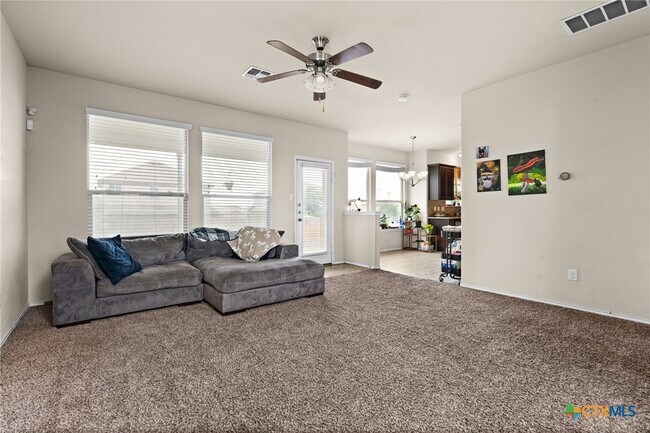 Foto del edificio - 606 Cody James Dr