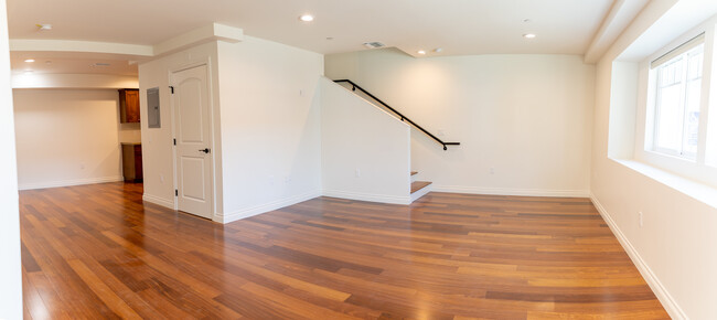 Spacious Family Room - 5906 Murietta Ave