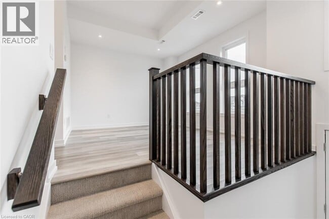 Photo du bâtiment - 70 Kenesky Dr