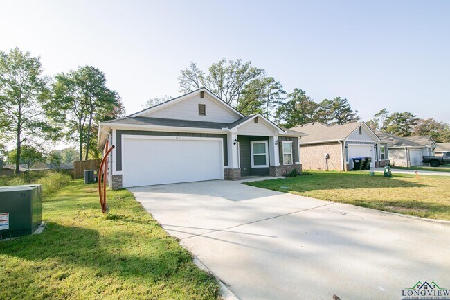 Building Photo - 1123 Mission Creek Dr