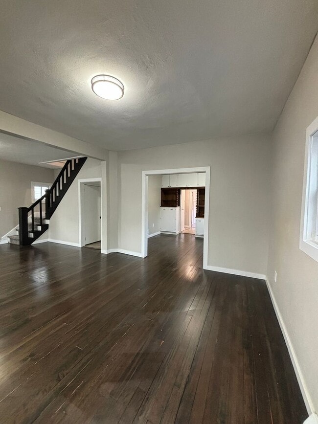 Building Photo - Newly Remodeled 4 Bedroom House