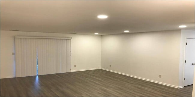 Building Photo - 18 John St