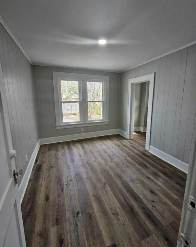 Building Photo - 127 Walnut St