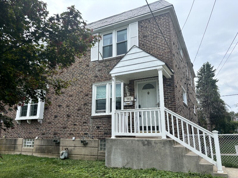 Primary Photo - 946 Kenwood Rd