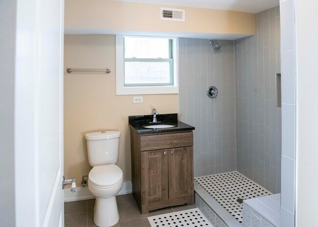 Building Photo - 4317 South Prairie Avenue, Unit Garden Apa...