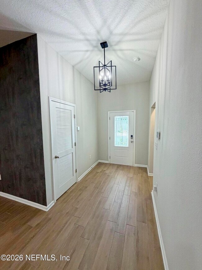Foto del edificio - 7743 Island Fox Rd