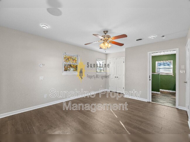 Foto del edificio - 3701 Teakwood Dr