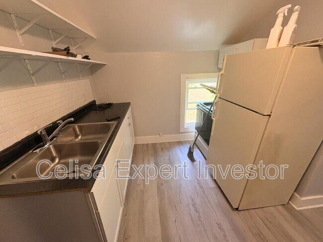 Foto del edificio - 2401 Miner St