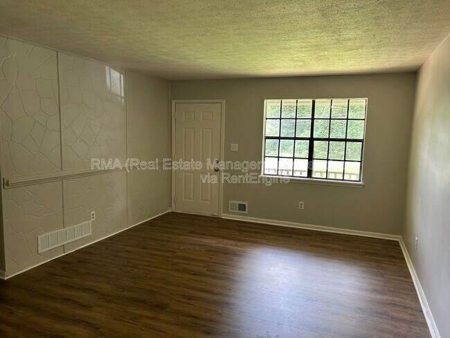 Foto del edificio - 1214 High Falls Rd