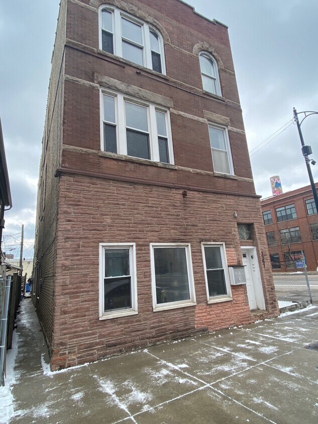 2357 W Ohio St Unit 1, Chicago, IL 60612 Apartments in Chicago, IL