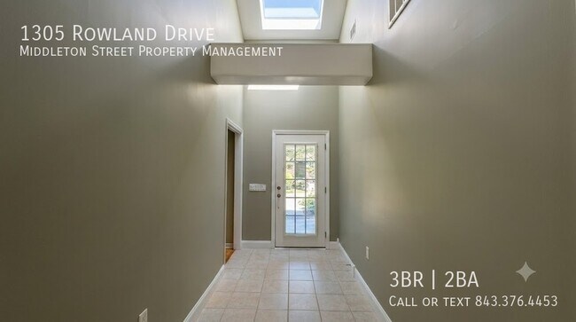Building Photo - 1305 Rowland Dr