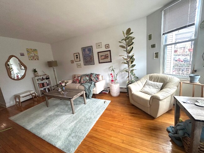 Foto del edificio - 3227 W Warner Ave