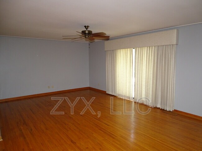Foto del edificio - 4829 S Lawton Ave