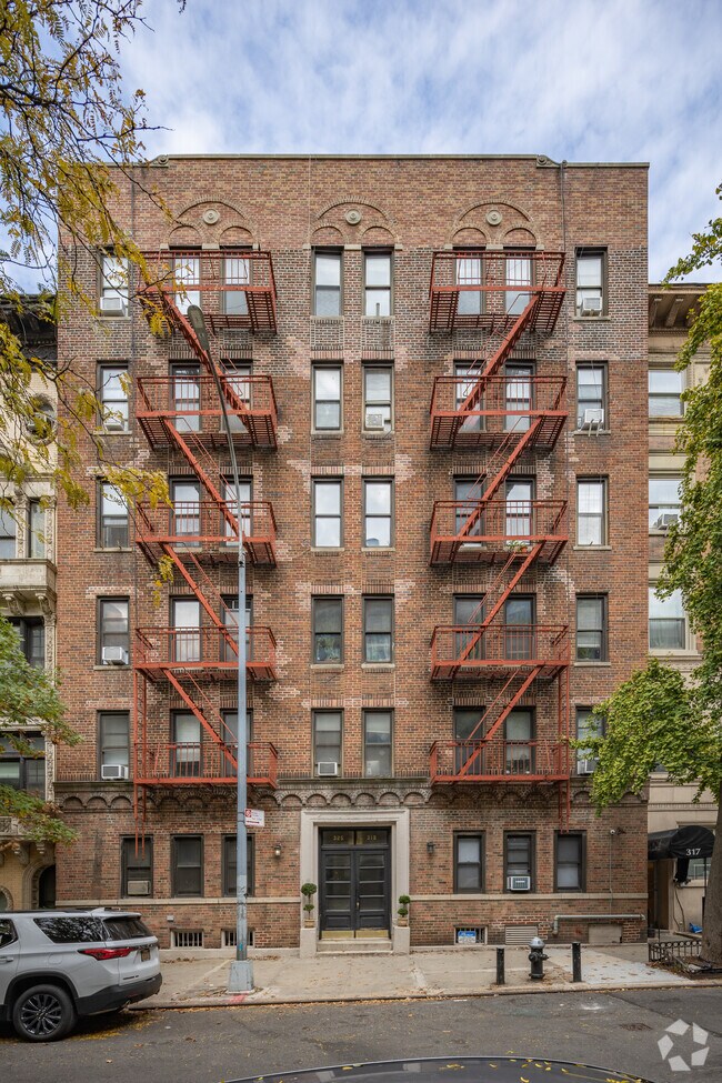 Building Photo - 325 W 71st St