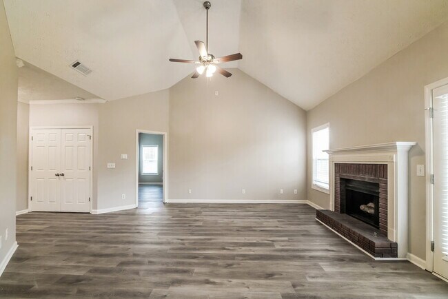 Building Photo - 204 Lee Ct
