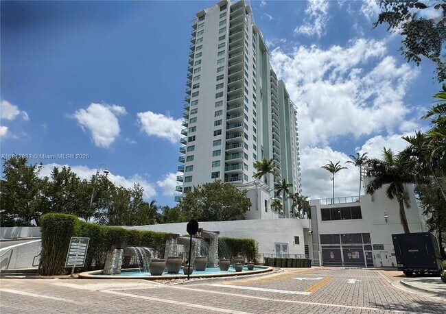 Building Photo - 2641 N Flamingo Rd