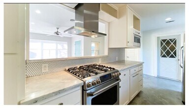 Building Photo - 4818 Viking Dr