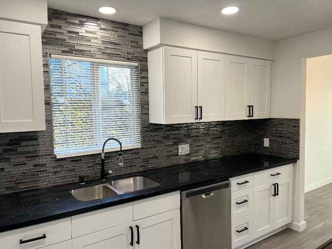 Foto del edificio - 7774 Highland Park Wy SW