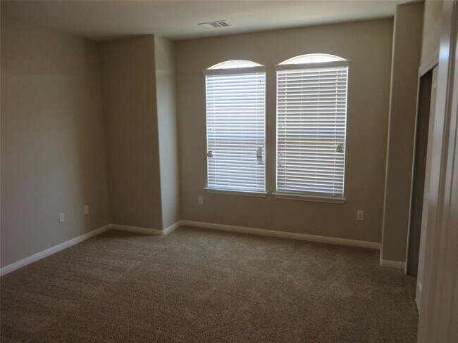 Foto del edificio - 13400 Briarwick Dr