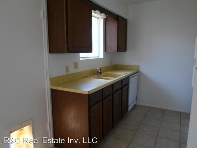 Building Photo - 2 br, 2 bath Apartment - 1104 N Wedgewood Dr