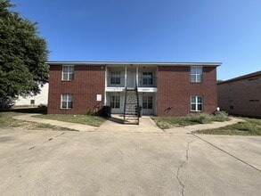 Building Photo - 2907 Cantabrian Dr