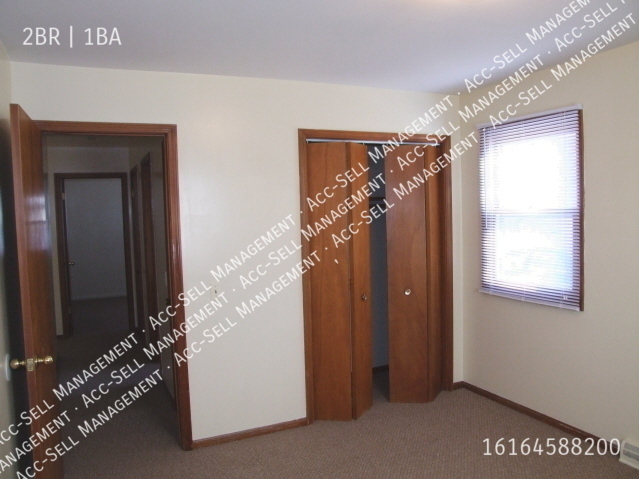 Building Photo - Kentwood 1413-52nd two bedroom side by sid...