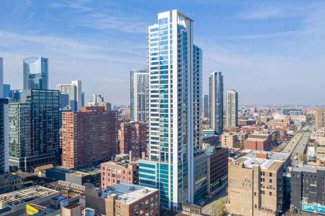 Building Photo - Silver Tower