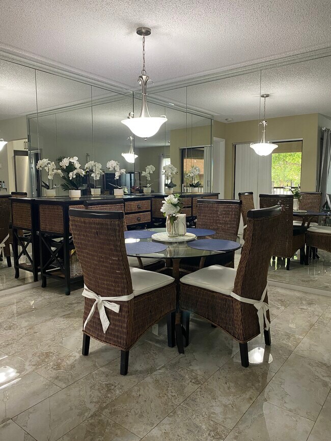 Foto del edificio - 3871 Cocoplum Cir