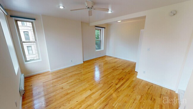 Building Photo - 400 E 78th St