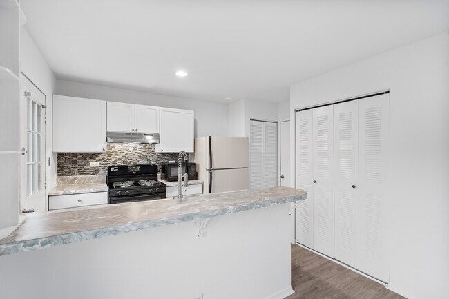 Building Photo - 741 Asbury Dr
