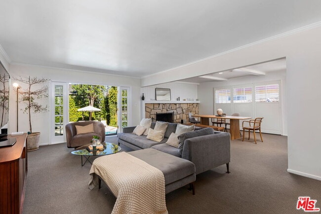 Foto del edificio - 4247 Sespe Ave