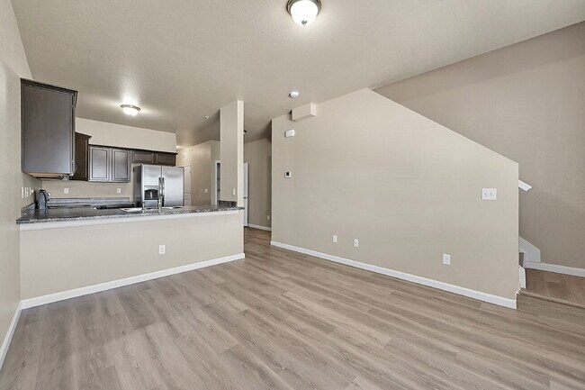 Foto del edificio - $1,995-3 Bed 3.5 Bath townhome in CO Sprin...