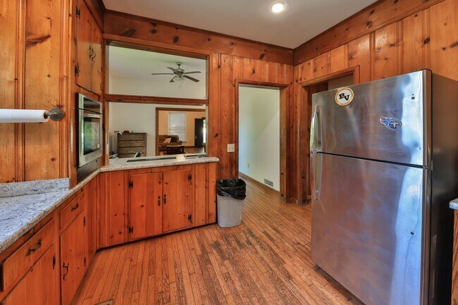 Building Photo - Desirable Home- Steps Away from Central Ma...