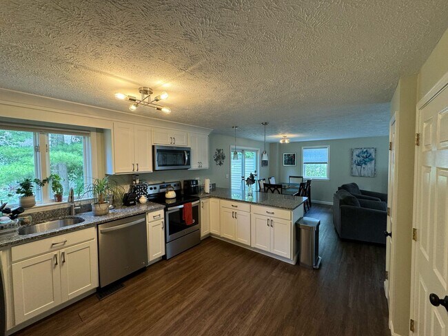 Foto del edificio - Recently updated 3 bedroom, 2 bath home in...