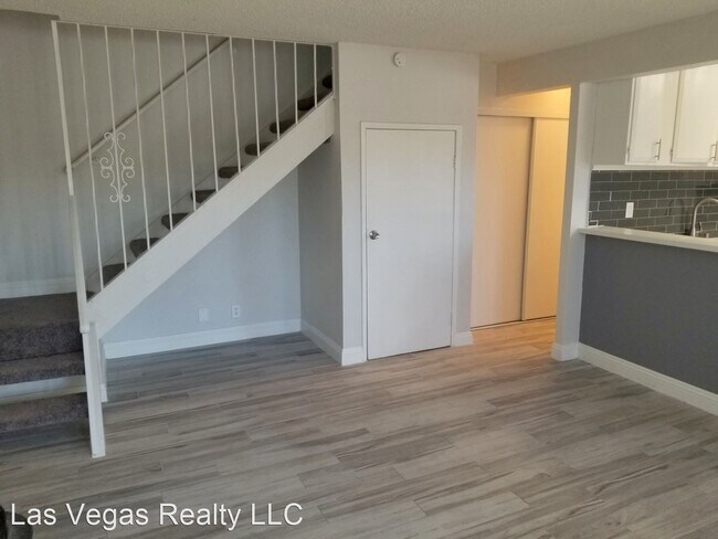 Building Photo - 2 br, 1.5 bath House - 2174 E Desert Inn Rd.