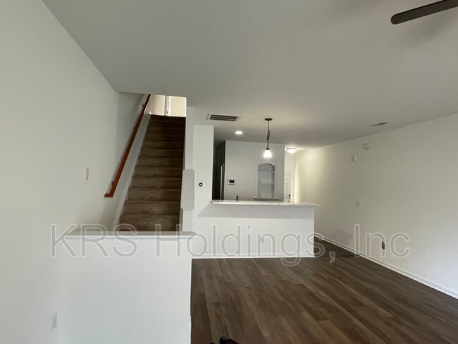 Building Photo - 1104 Hadel Pl