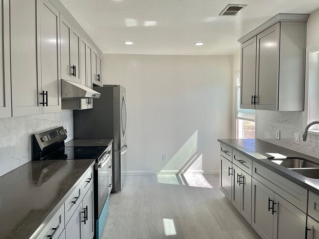 Building Photo - 21421 Rizzo Ave
