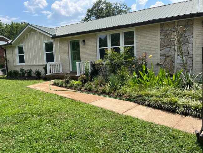 Building Photo - 623 Dunston Dr