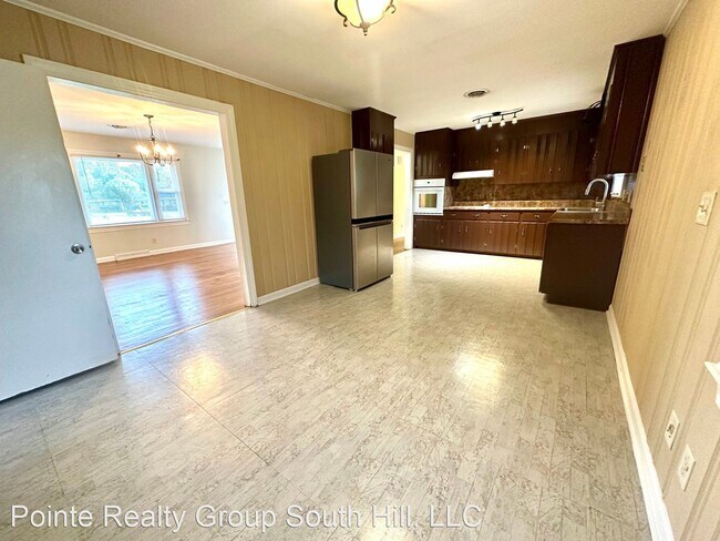 Foto del edificio - 3 br, 2 bath House - 479 Dundas Road