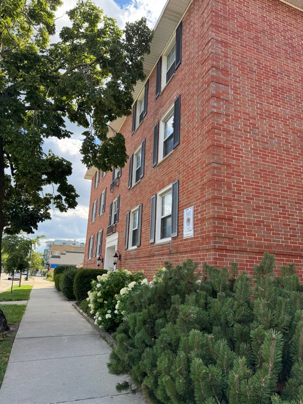 Foto del edificio - 4333 N Oakland Ave