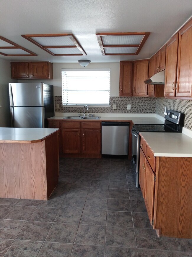 Foto del edificio - 4192 Knoblock Rd
