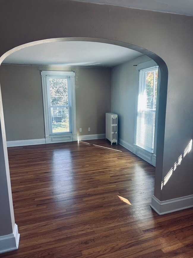 Building Photo - 330 W Sycamore St