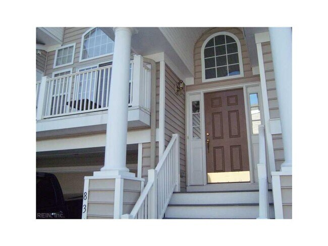 Building Photo - THE CARRIAGE HOMES @TOWN SQUARE