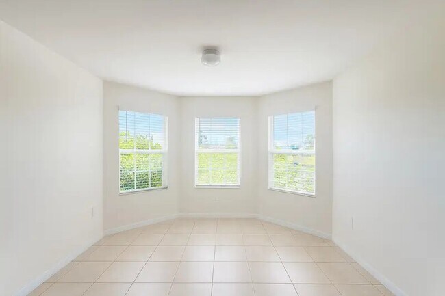 Foto del edificio - 211 NE 20th St