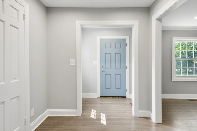 Foto del edificio - 947 Shore Acres Dr