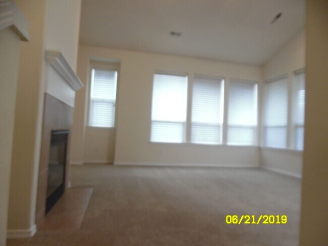 Foto del edificio - 325 NW Cypress St