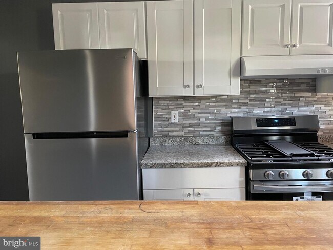 Building Photo - 5212 Cuthbert Ave
