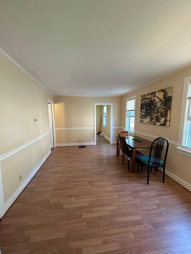 comedor - 316 S Plain St