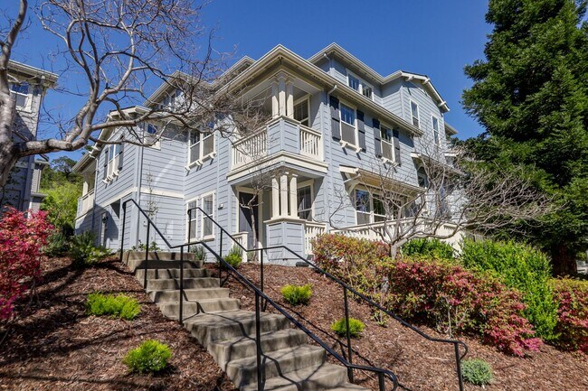 Foto del edificio - 3 Bed / 2.5 Bath beautiful end unit townhome with tons of upgrades. YouTube Tour!!