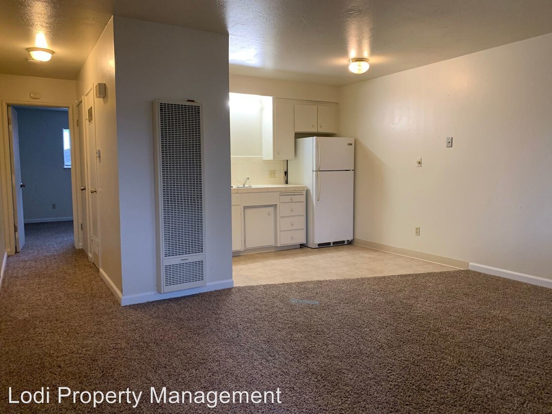 Foto principal - 312 E Oak St